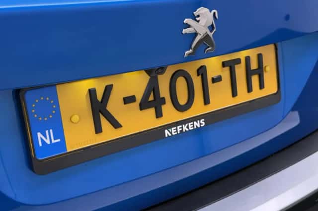 Peugeot 2008 (2021) thumbnail 10