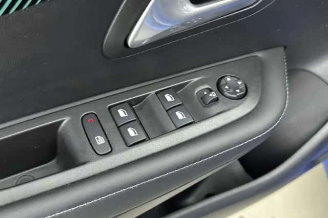 Peugeot 208 (2021) thumbnail 15