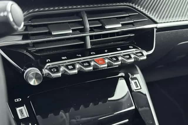 Peugeot 208 (2021) thumbnail 23