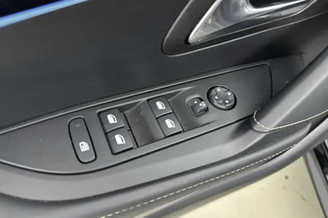 Peugeot 208 (2021) thumbnail 14