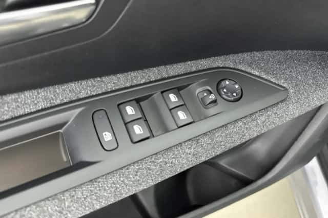 Peugeot 3008 (2020) thumbnail 15