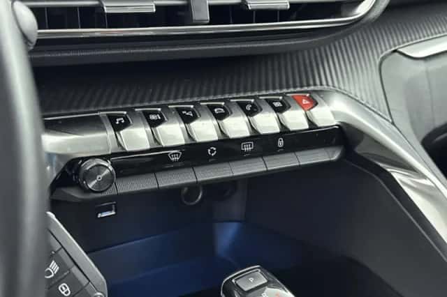 Peugeot 3008 (2020) thumbnail 23