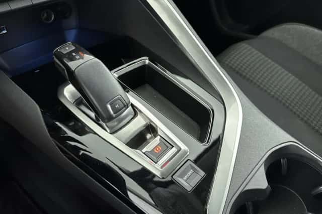 Peugeot 3008 (2020) thumbnail 24