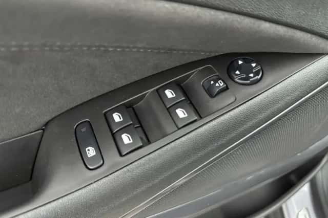 Opel Crossland (2022) thumbnail 15