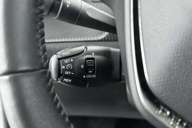 Peugeot e-208 (2021) thumbnail 18
