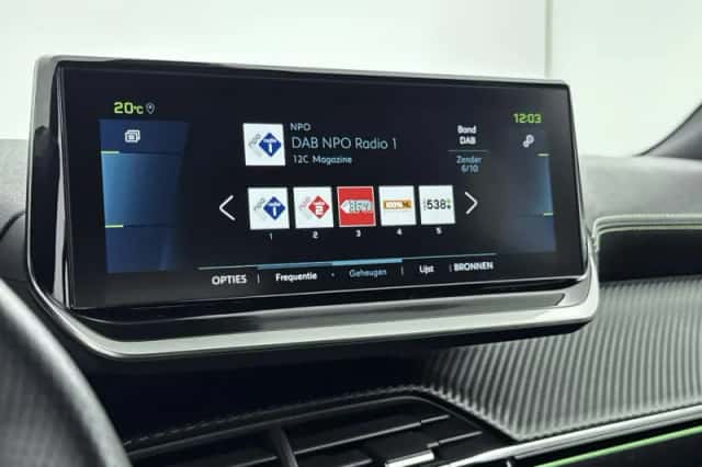 Peugeot e-2008 (2022) thumbnail 19