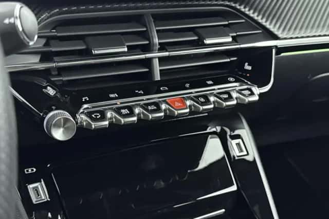 Peugeot e-2008 (2022) thumbnail 23