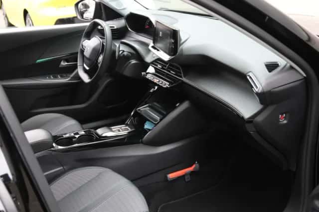 Peugeot 2008 (2022) thumbnail 9