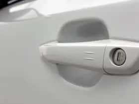 Peugeot 2008 (2021) thumbnail 36