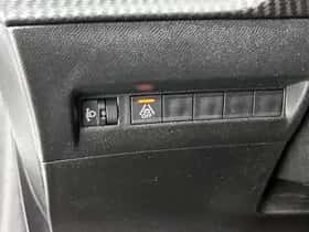 Peugeot 208 (2022) thumbnail 32