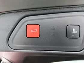 Peugeot 3008 (2023) thumbnail 25
