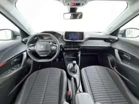 Peugeot 2008 (2021) thumbnail 4