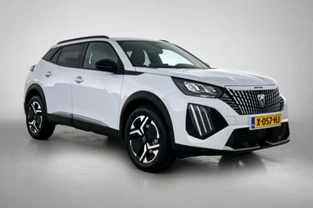 Peugeot 2008 (2023) thumbnail 2