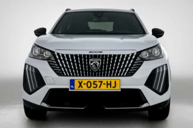 Peugeot 2008 (2023) thumbnail 4