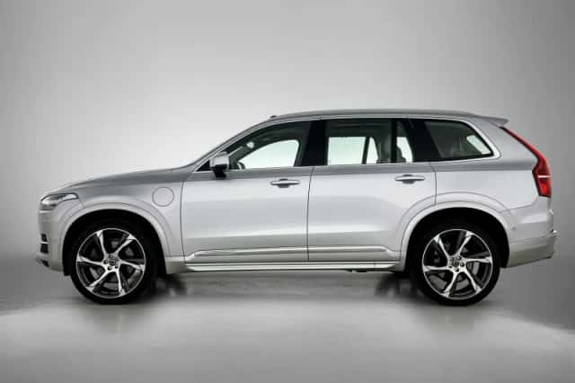 Volvo XC90 (2017) thumbnail 2