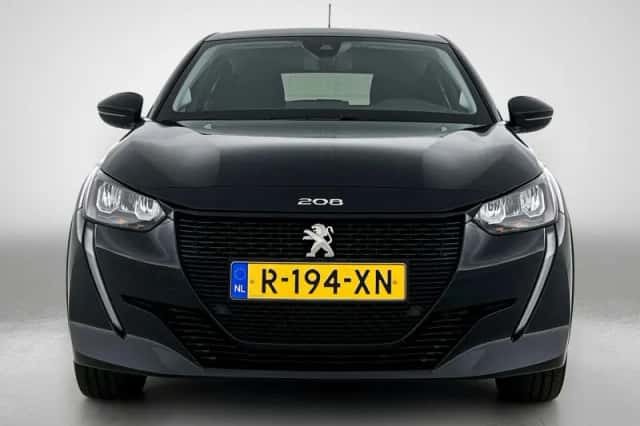 Peugeot e-208 (2022) thumbnail 4