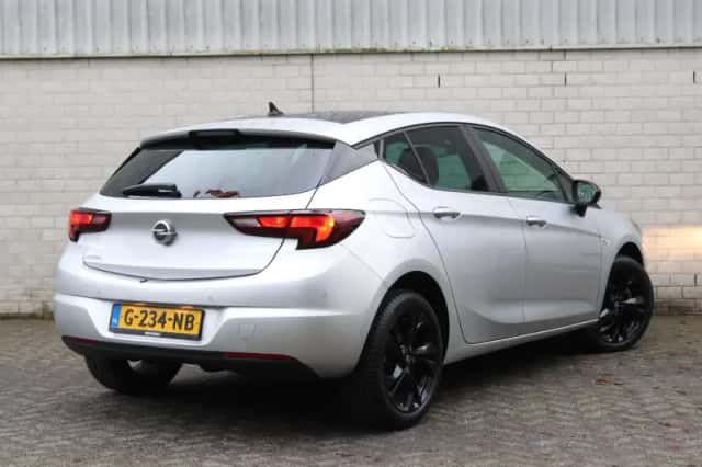 Opel Astra (2019) thumbnail 3