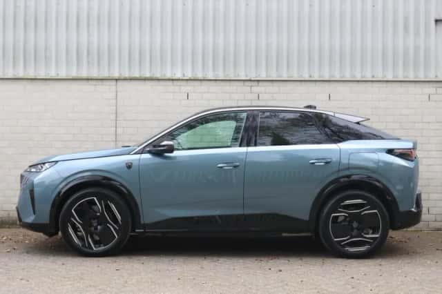 Peugeot e-3008 (2025) thumbnail 2