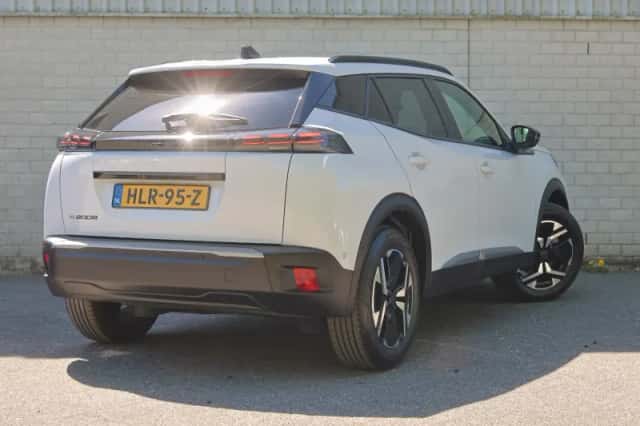 Peugeot e-2008 (2025) thumbnail 3