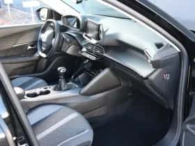Peugeot 2008 (2021) thumbnail 8