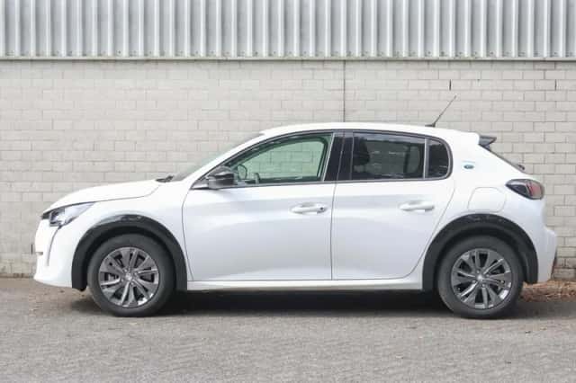 Peugeot e-208 (2023) thumbnail 2