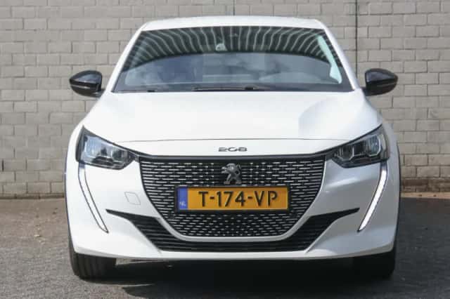 Peugeot e-208 (2023) thumbnail 6