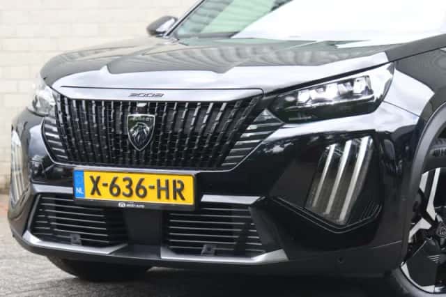 Peugeot e-2008 (2023) thumbnail 5