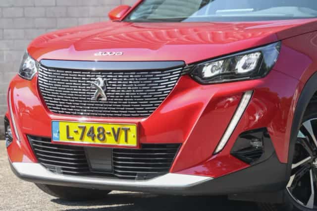Peugeot 2008 (2021) thumbnail 6