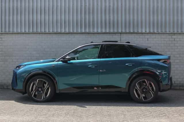 Peugeot e-3008 (2024) thumbnail 2