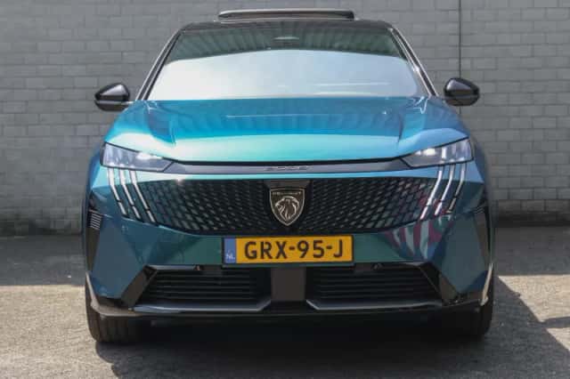 Peugeot e-3008 (2024) thumbnail 4