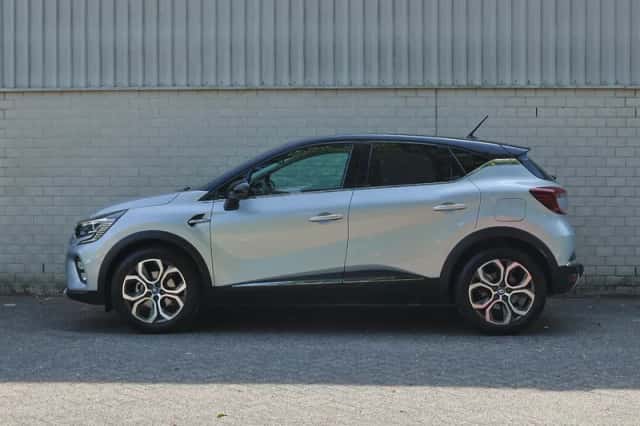 Renault Captur (2021) thumbnail 2