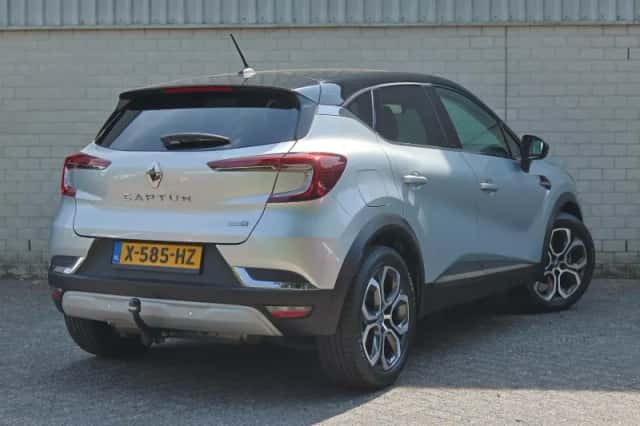Renault Captur (2021) thumbnail 3