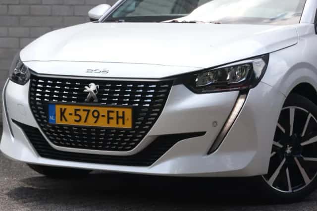 Peugeot 208 (2021) thumbnail 5