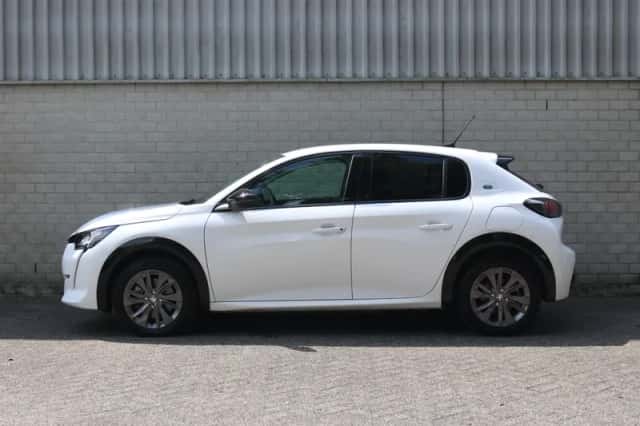 Peugeot e-208 (2023) thumbnail 2