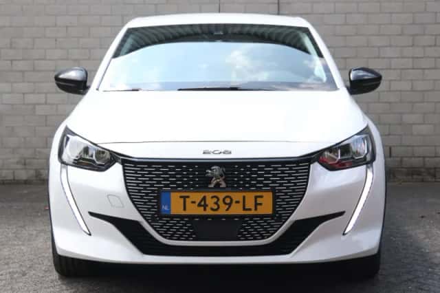Peugeot e-208 (2023) thumbnail 6