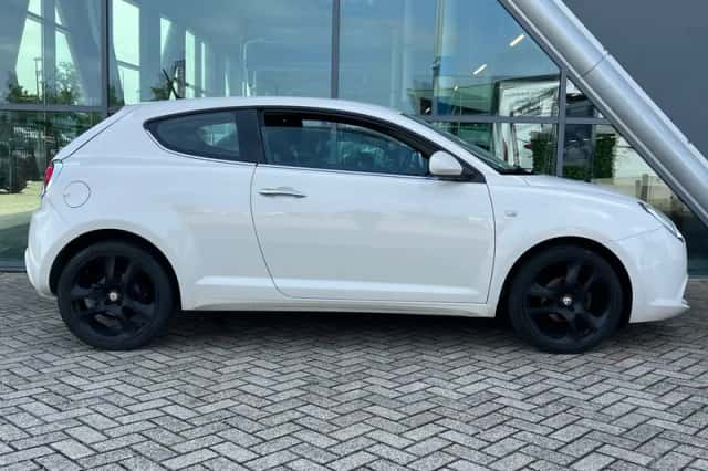 Alfa Romeo Mito (2011) thumbnail 2