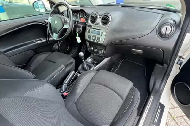 Alfa Romeo Mito (2011) thumbnail 3