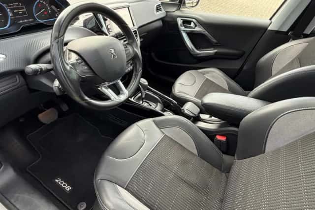 Peugeot 2008 (2016) thumbnail 2