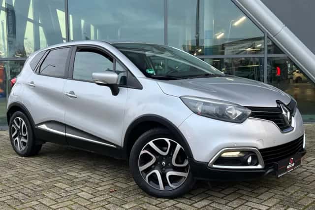 Renault Captur (2015) thumbnail 2