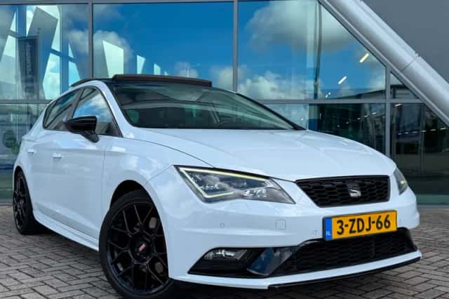 SEAT Leon (2014) thumbnail 2