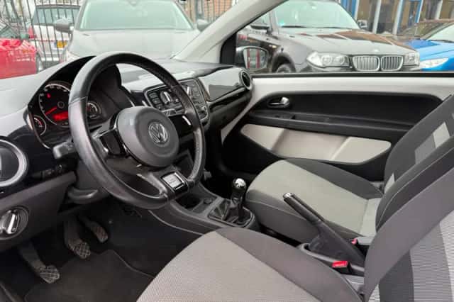 Volkswagen Up! (2013) thumbnail 6