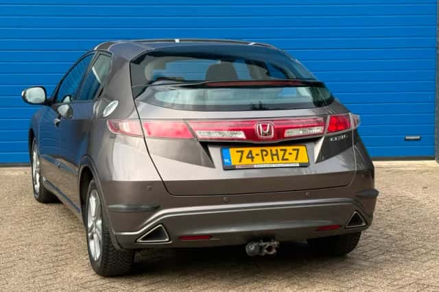 Honda Civic (2011) thumbnail 3