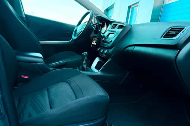 Kia Cee'd (2013) thumbnail 5
