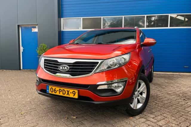 Kia Sportage (2011) thumbnail 2