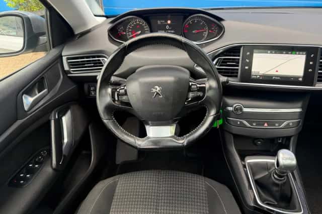 Peugeot 308 (2017) thumbnail 6
