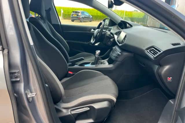 Peugeot 308 (2016) thumbnail 5