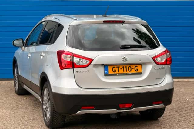Suzuki SX4 S-Cross (2015) thumbnail 4
