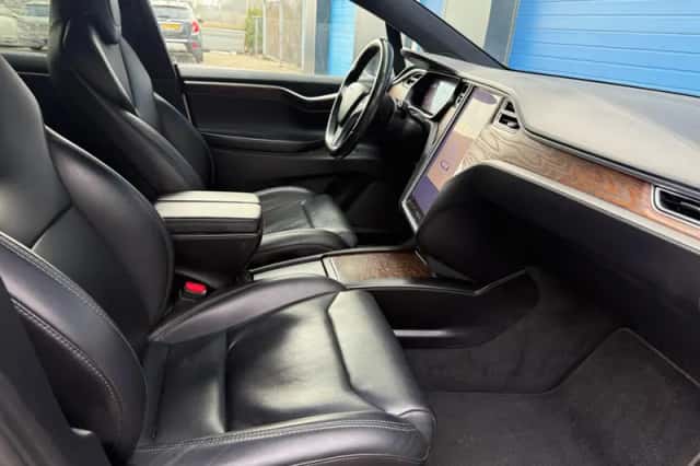Tesla Model X (2018) thumbnail 5