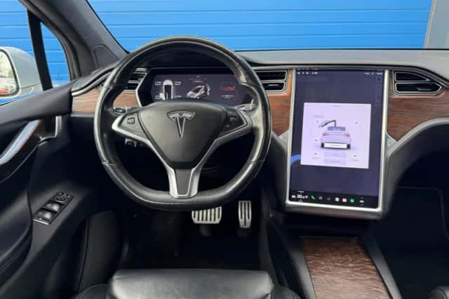 Tesla Model X (2018) thumbnail 6