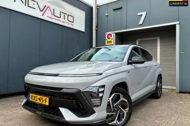 Hyundai Kona (2023) thumbnail 1